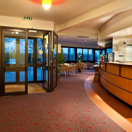 Egg Hotel Gonesse Buitenkant foto