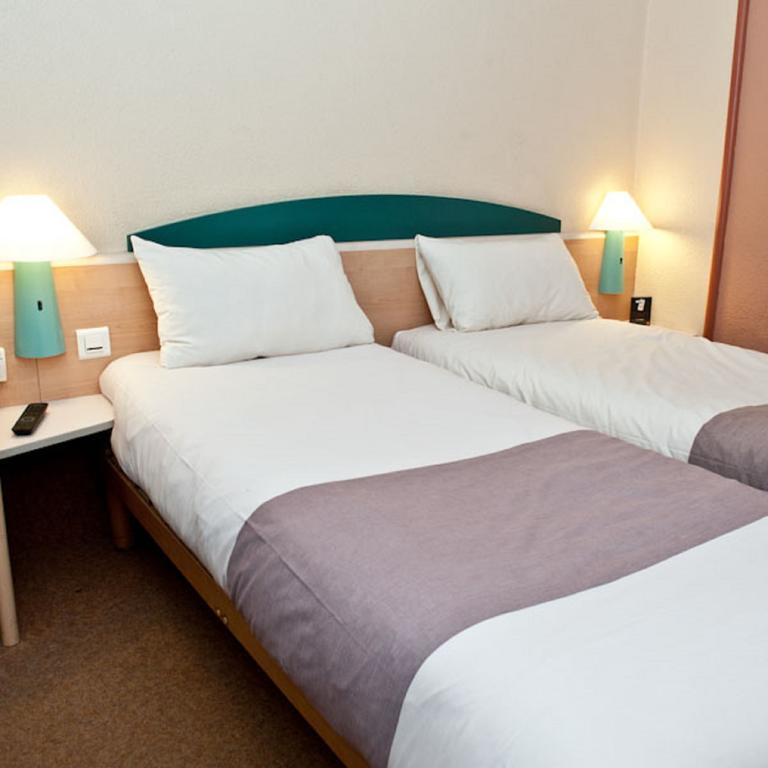 Egg Hotel Gonesse Buitenkant foto