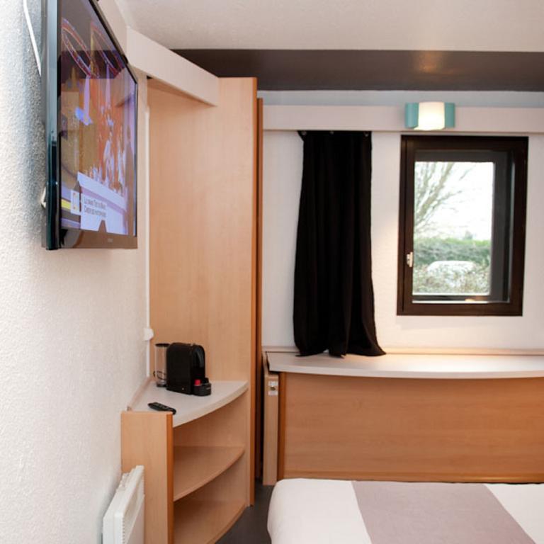 Egg Hotel Gonesse Buitenkant foto