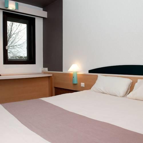 Egg Hotel Gonesse Buitenkant foto