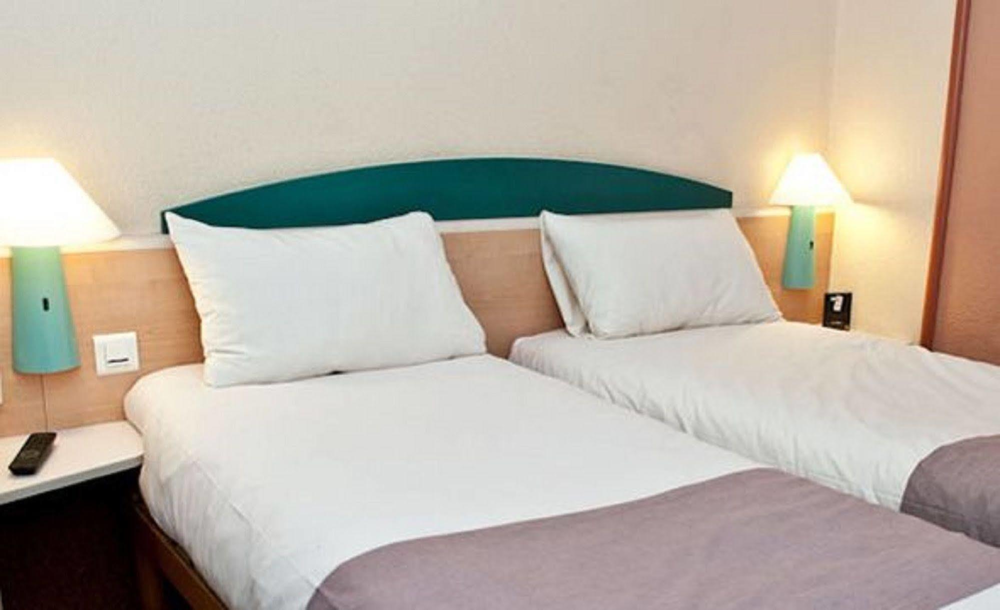 Egg Hotel Gonesse Buitenkant foto