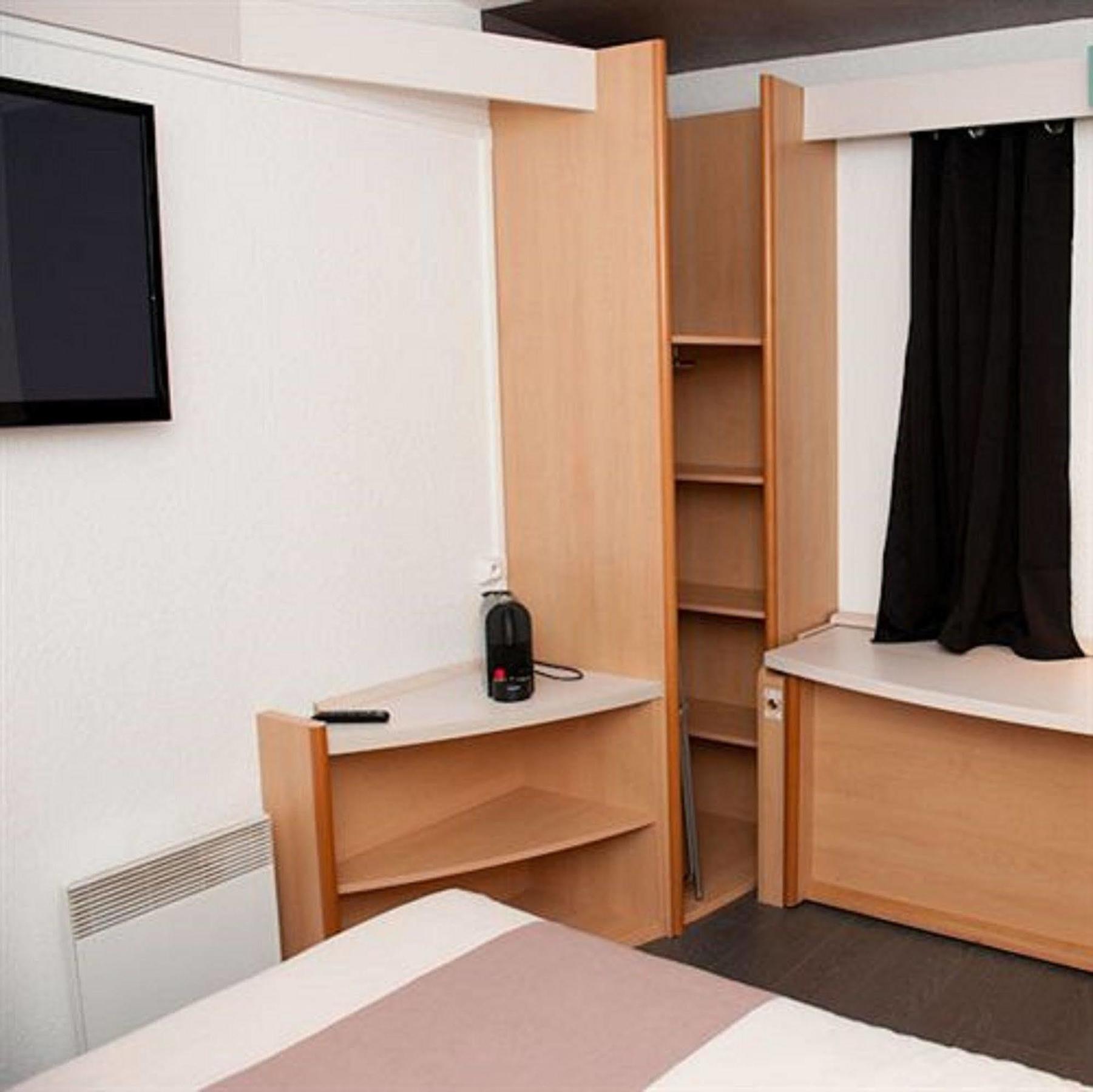 Egg Hotel Gonesse Buitenkant foto