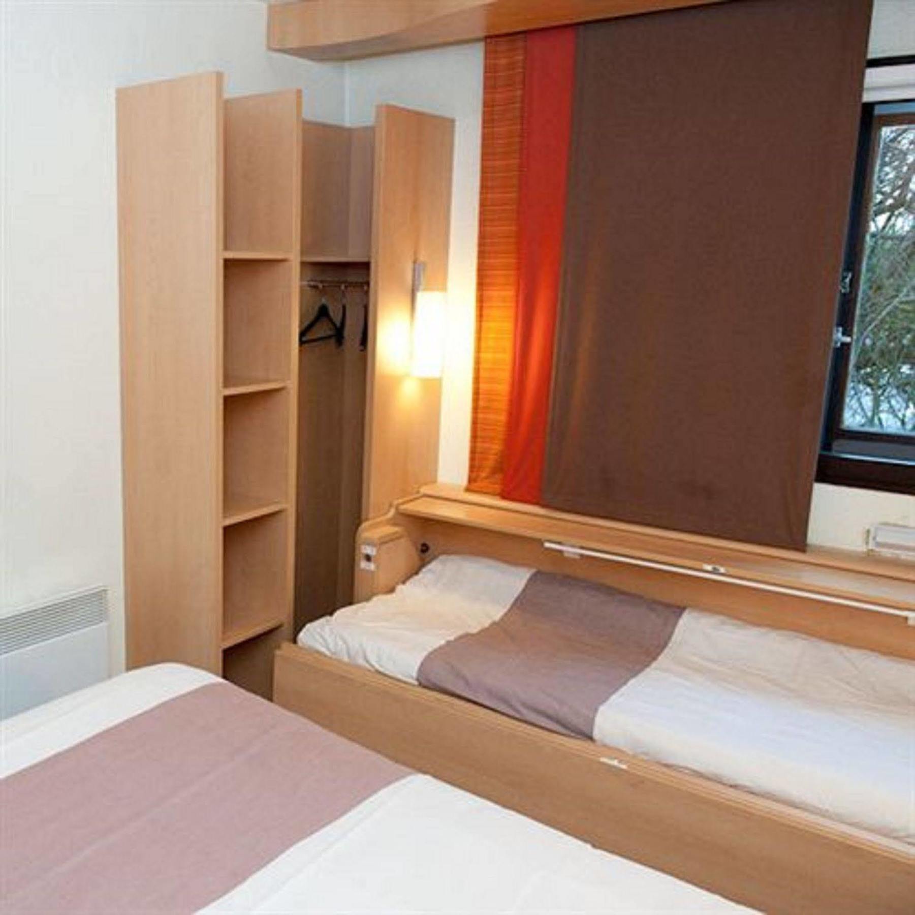 Egg Hotel Gonesse Buitenkant foto