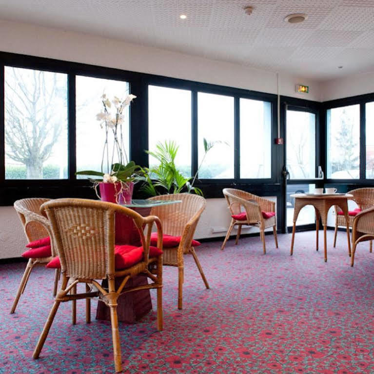 Egg Hotel Gonesse Buitenkant foto