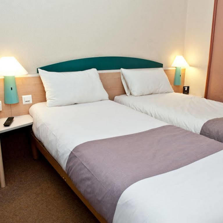 Egg Hotel Gonesse Buitenkant foto