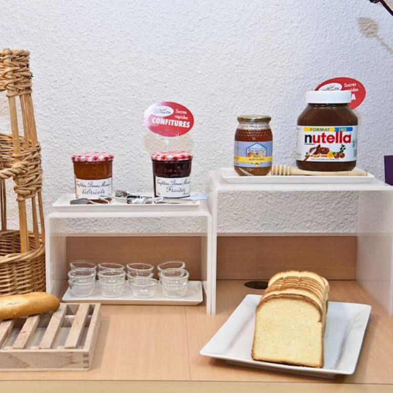 Egg Hotel Gonesse Buitenkant foto