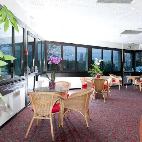 Egg Hotel Gonesse Buitenkant foto